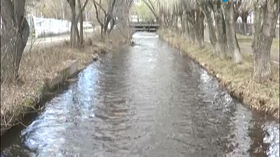 Жители Кыштыма жалуются на пятна мазута в реке