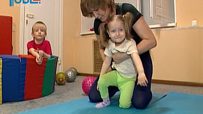 Чтобы научиться ходить и говорить, Таисии необходимо 66 тысяч на курс лечения