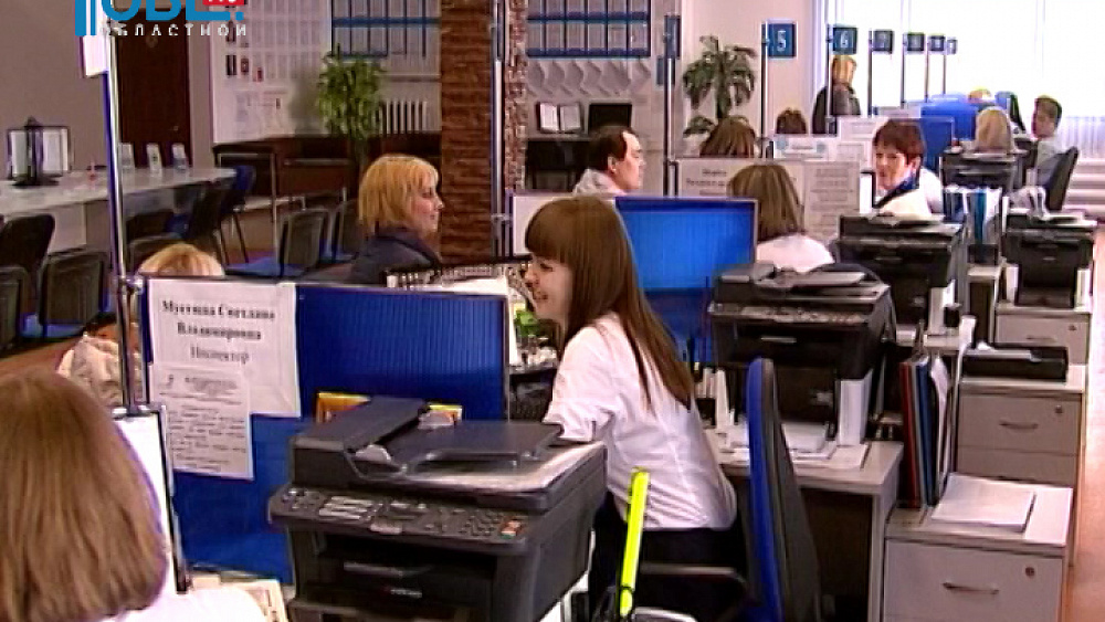 Борис Дубровский посетил детский сад и МФЦ в Агаповке