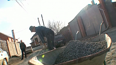 Разбитые дороги - главная тема разговоров на всех уровнях 