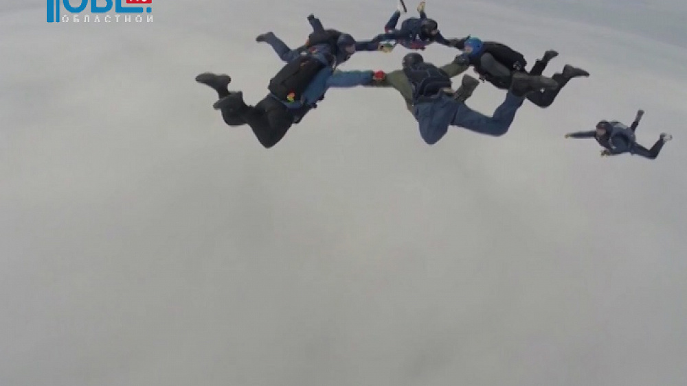 "Космические спасатели" отработали десантирование в сложных условиях