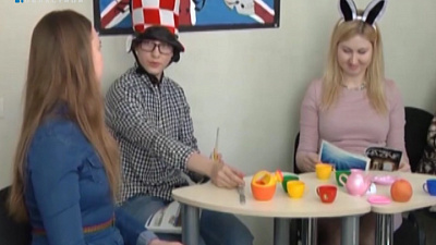 Школьники сыграли известные сказки на английском языке