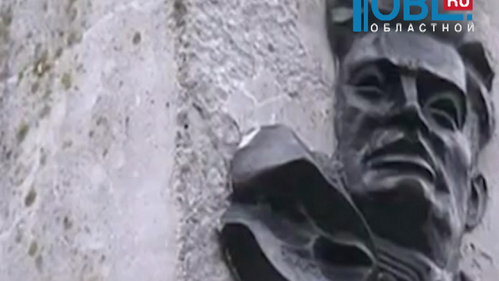 В Польше все-таки снесли памятник советскому генералу, дважды герою Советского союза Ивану Черняховскому.