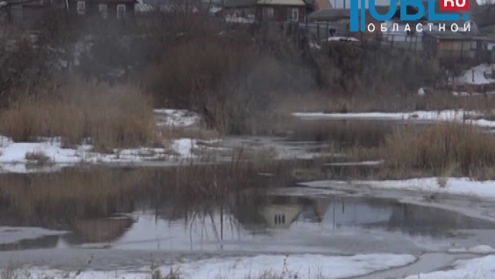 В Южноуральск пришла большая вода. Мощные потоки смыли мост, соединяющий город с поселком Череповка.