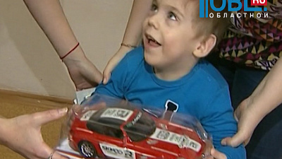 Сотрудники компании исполняют детские мечты и дарят подарки