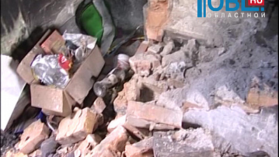 Следвоатели считают, что дом многодетной семьи в Миассе могли поджечь коллекторы