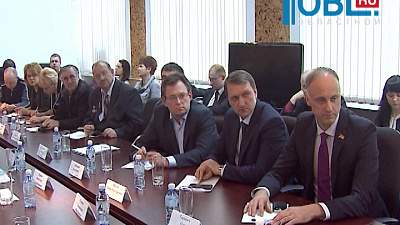 Дмитрий Азаров также курирует выборы в Госдуму от «Единой России».