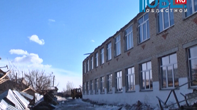 В Кунашакском районе ураганный ветер снес крышу школы