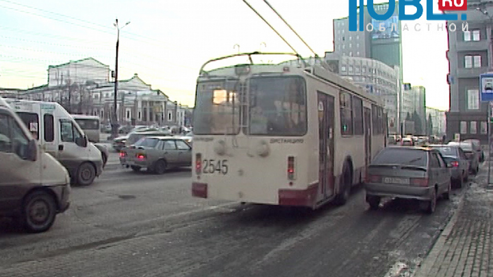  Депутаты городской думы просят отстранить от работы начальника управления транспорта