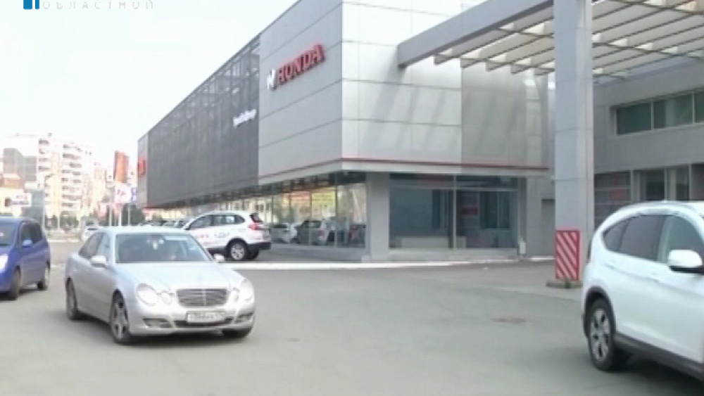  Банкиры пытаются забрать машины 15 южноуральцев из-за долгов продавца 