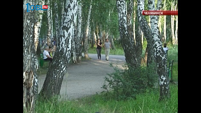 В сквере на Захаренко строят площадку с тренажерами