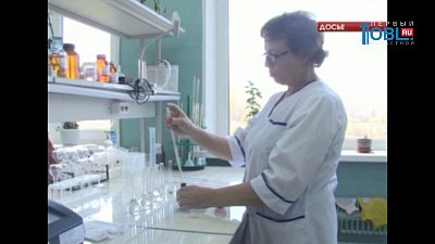 Горожане жалуются на неприятный запах и ржавый цвет воды из крана