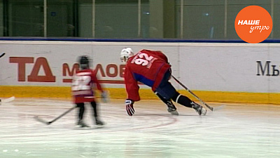 Сюжет: Тренировка хоккеиста Евгения Кузнецова