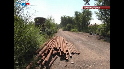 Пенсионеры жалуются на то, что коммунальщики уничтожили их огород 