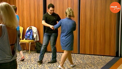 Сюжет: Репетиции в танцевальном клубе ко Дню города