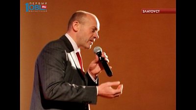 Олег Колесников вручил грамоты ветеранам метзавода 