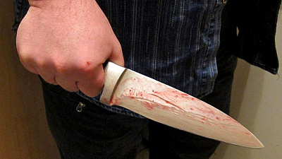 Продавец из "КБ" призналась в любви сожителю, пытавшемуся её зарезать