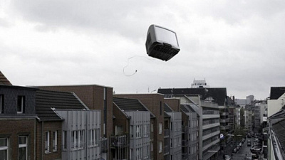 Разъярённый челябинец выкинул мебель с 8 этажа