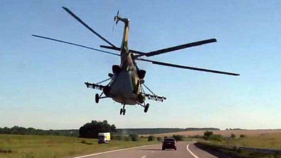 Низкий полёт вертолёта над трассой М5 взволновал автолюбителей