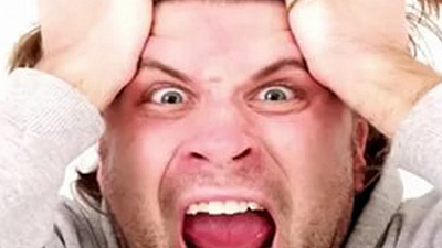 Разъярённый голый челябинец напал на такси