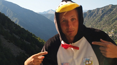 Люди-пингвины из Миасса сняли на видео кругосветное путешествие