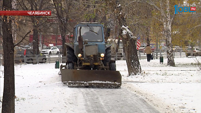 В сквере в Калининском районе уложили плиткой дорожки