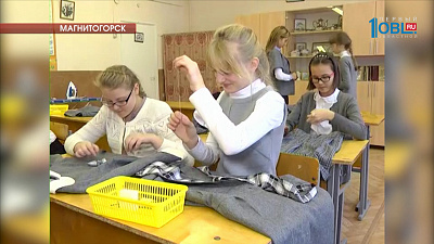 Ученицы сами сшили себе стильную школьную форму