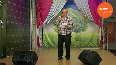 Александр Бондиков исполнил песню «Офицеры»