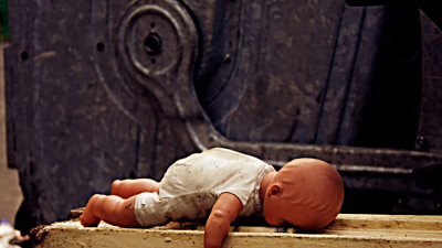 Младенца подкинули в подъезд общежития в Златоусте