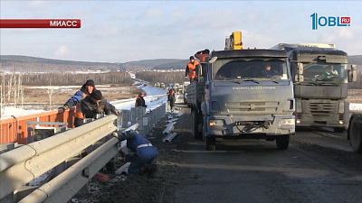 На трассах машины стоят из-за неосторожных автолюбителей и незавершенного ремонта