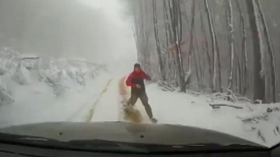 Внедорожник уехал от своего водителя