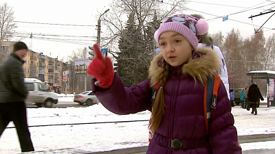 10-летняя девочка рассказала, как её пытались похитить с трамвайной остановки