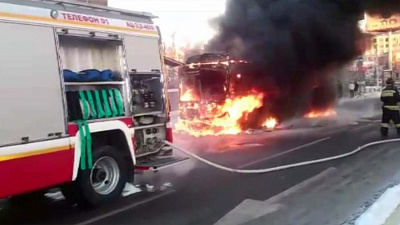 Троллейбус загорелся на конечной остановке в Челябинске