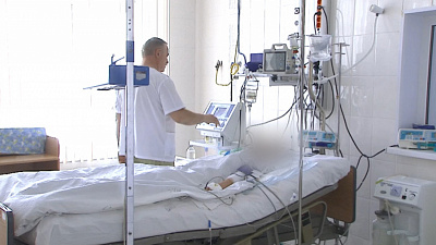 Магнитогорские врачи борются за жизнь упавшего с 6 этажа мальчика