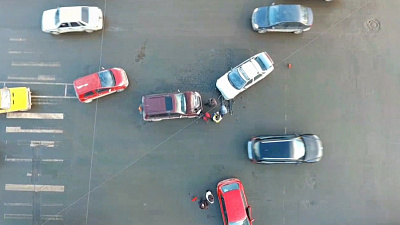 Дрон с видеокамерой снял на видео ДТП в центре Челябинска