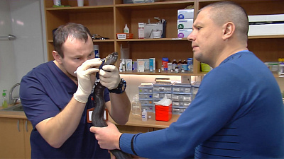 Питону удалили опухоль в голове