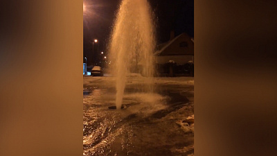 Огромный коммунальный фонтан сняли на видео челябинцы