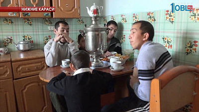 В 22 года без родителей воспитывает своих братьев 