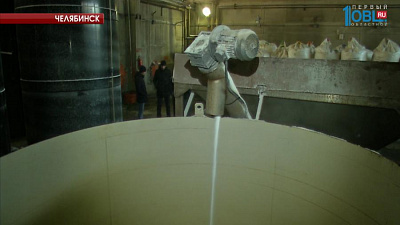 Дороги засыпят новой противогололедной смесью