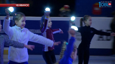 В ледовой арене идет репетиция церемонии открытия чемпионата