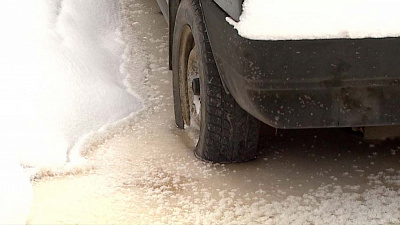 Десятки автомобилей оказались в ледяной ловушке 