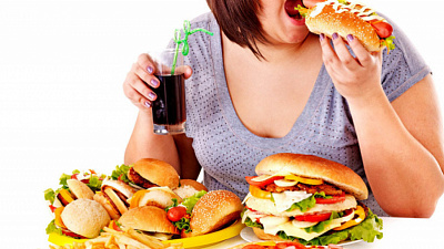 Инфаркт от праздничного переедания отнюдь не миф. Страшная правда от диетолога