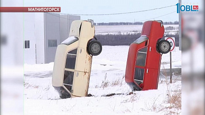 В Магнитогорске построили забор из автомобилей
