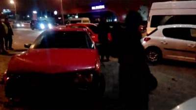 Массовое ДТП из-за лопнувшей трубы на северо-западе Челябинска сняли на видео