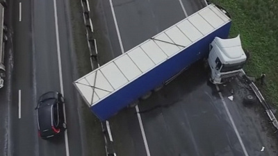 Фура перекрыла движение на М5. Видео с квадрокоптера