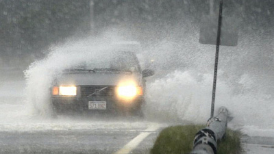 Очевидцы сняли на видео бушующую стихию на Южном Урале