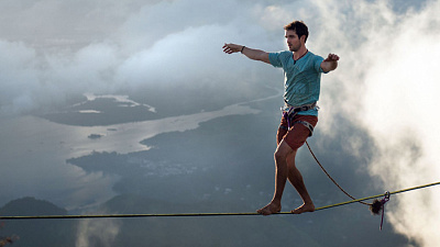 Экстремала-канатоходца в Миассе сняли на видео.