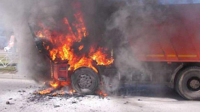 В Челябинске на ходу загорелся "Камаз"