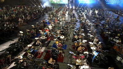 Тысячи музыкантов одновренно исполнили хит группы «Nirvana»