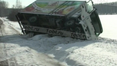 Чебаркульские журналисты сняли аварию, в которую едва не угодили сами